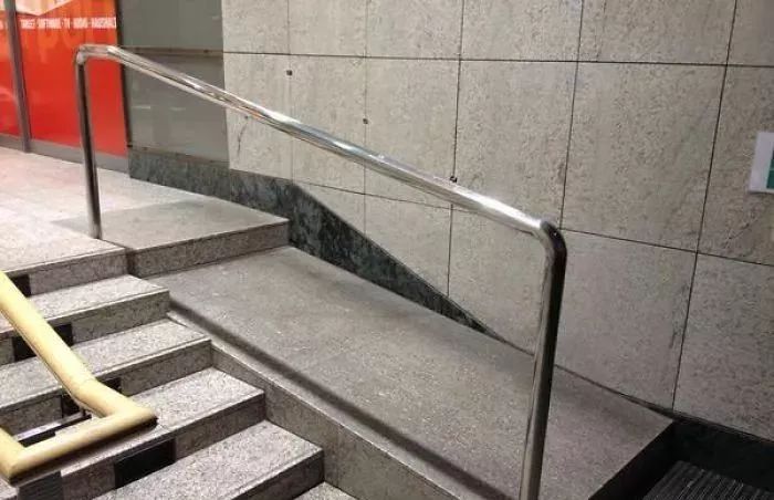 错误的残障人士的坡道2